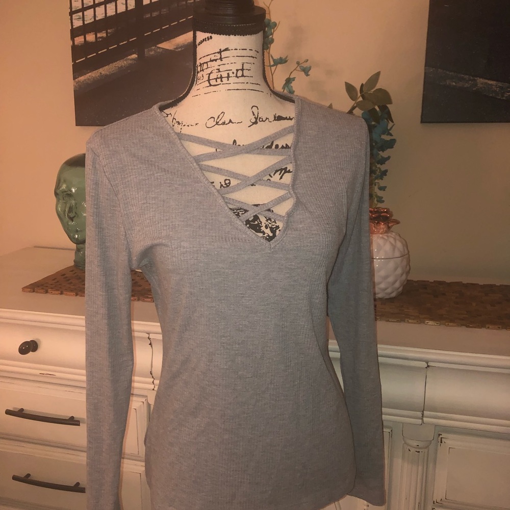Ribbed long sleeve cross cross v-neck shirt